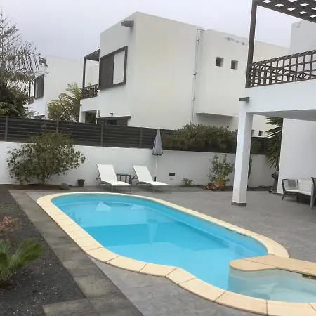 Modern With Sea Views Vila